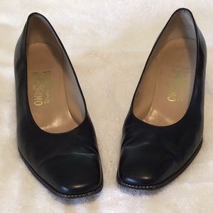 Salvatore Ferragamo Italian made black pumps